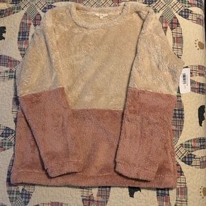 NWT - Easel Fluffy pullover fleece